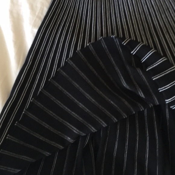 SAKS FIFTH AVENUE BLACK STRIPED PLEAT SKIRT XS - Picture 6 of 6